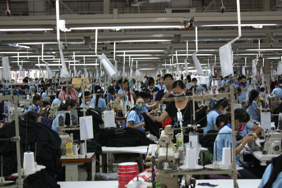 中國就業市場不斷惡化,許多年輕人都被迫降低自己對生活的期待。(Photo by ILO Asia-Pacific on Flickr under C.C. License)
