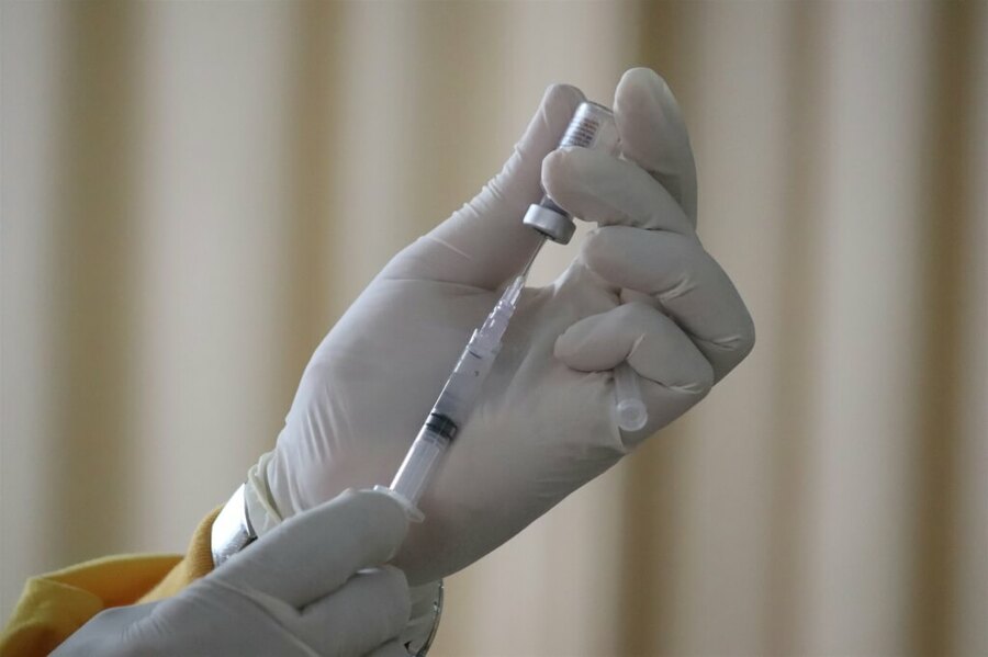 台灣疫苗推動協會秘書長呂俊毅10日指出,人類乳突病毒(HPV)病毒不僅造成女性出現子宮頸癌,更與多種頭頸癌有關。(示意圖/Unsplash圖庫)