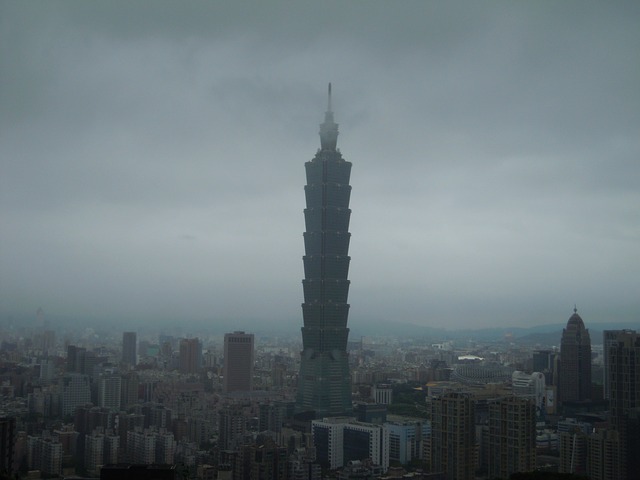 天氣風險預報員吳聖宇提醒,17日白天高溫將超過25度,但夜晚清晨還是偏涼,民眾須注意日夜溫差。(本報資料庫)