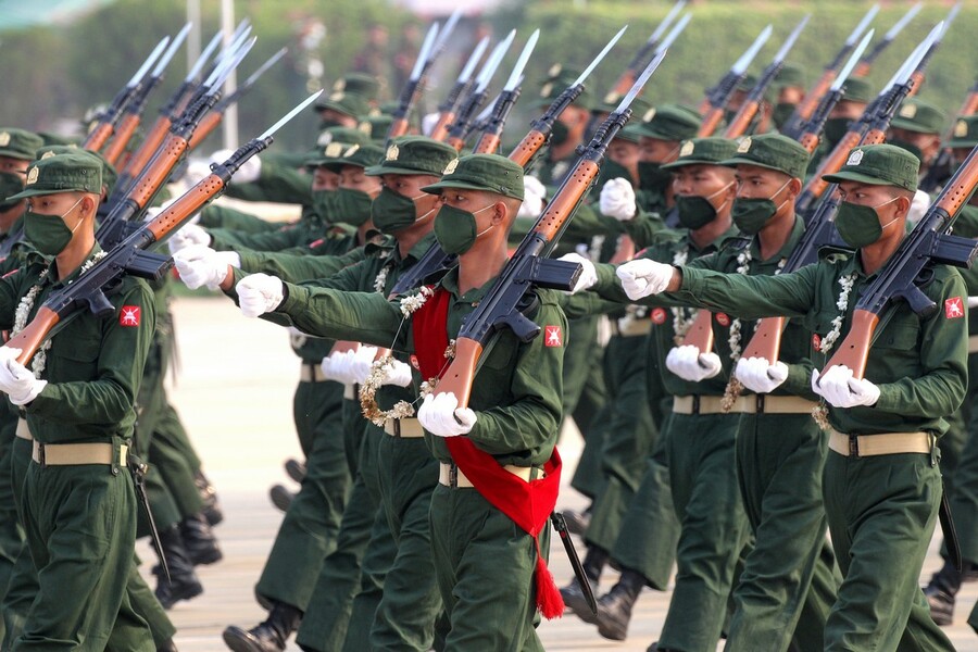 緬甸軍政府內部不滿上升,難壓制反抗軍抵抗,外媒認為有可能倒台。(Wikimedia Commons)