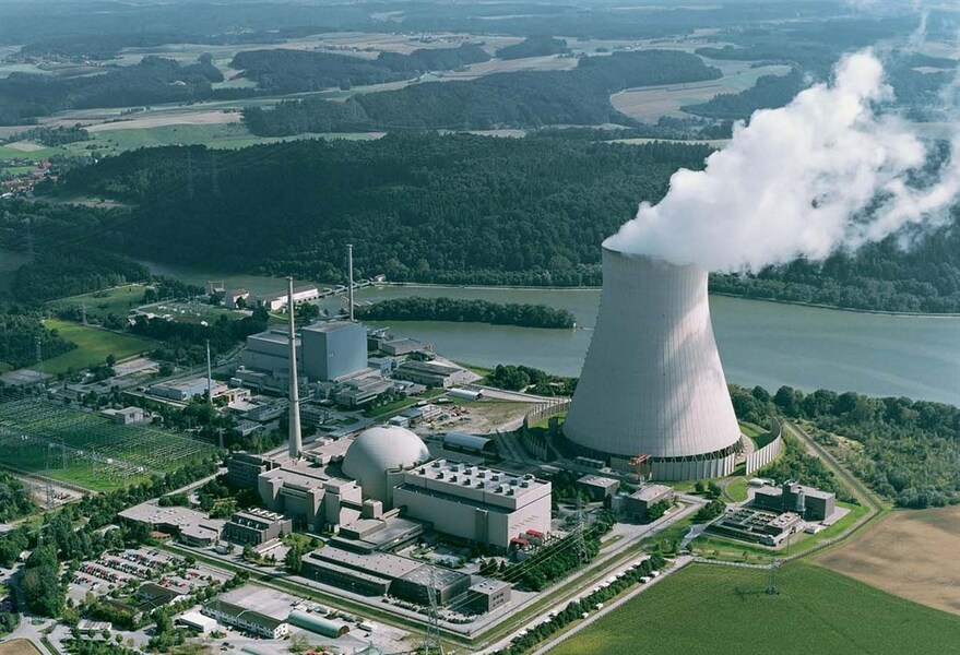 近日核電延役話題延燒,經濟部次長曾文生回應說,政府處理核電著重核廢料與安全問題。(中央社)