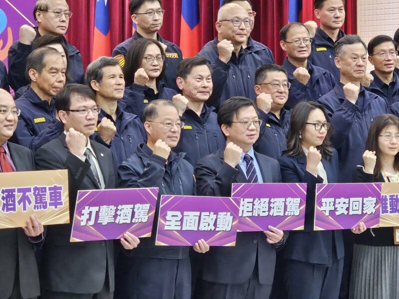 警政署、衛福部等部會31日舉行酒駕防制宣導記者會,提醒國人年節應酬莫酒駕。(Photo by 呂翔禾/台灣醒報)
