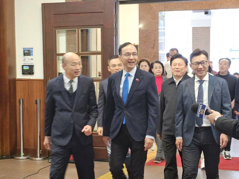 國民黨主席朱立倫5日在朝野協商前,拜訪立法院長韓國瑜與副院長江啟臣。(Photo by 呂翔禾/台灣醒報)