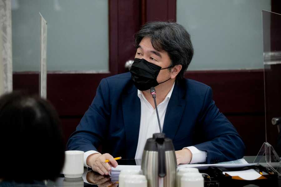 國民黨黨團總召傅崐萁強調,王必勝次長要立刻辭職下台,民眾黨立院黨團也提出聲明說,王必勝必須向國人大眾道歉,並下台負責,圖為王必勝。(中央社)