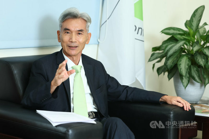 環境部長薛富盛20日在媒體茶敘中透露,3月將開始討論碳費如何徵收。(中央社)