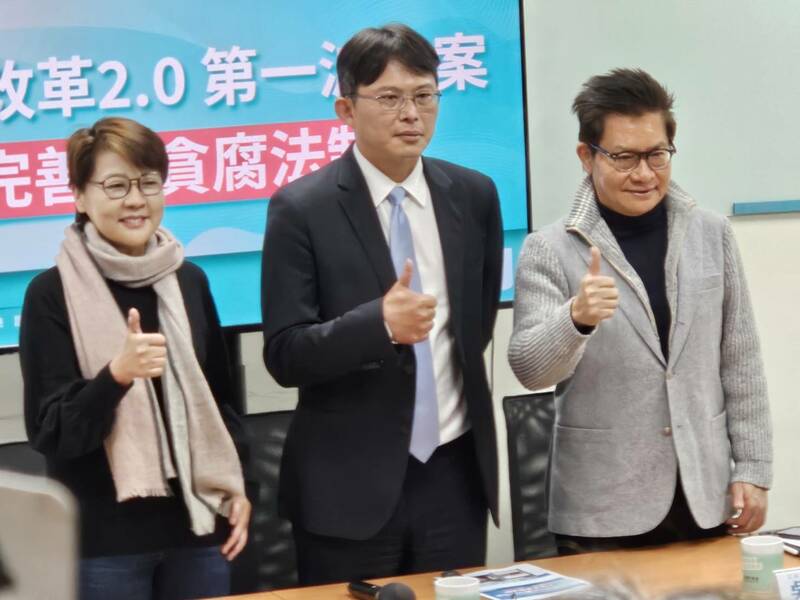 民眾黨26日召開第一波「司法改革」法案說明記者會,宣布要增設影響力交易罪、提高貪汙假釋門檻。(Photo by 呂翔禾/台灣醒報)