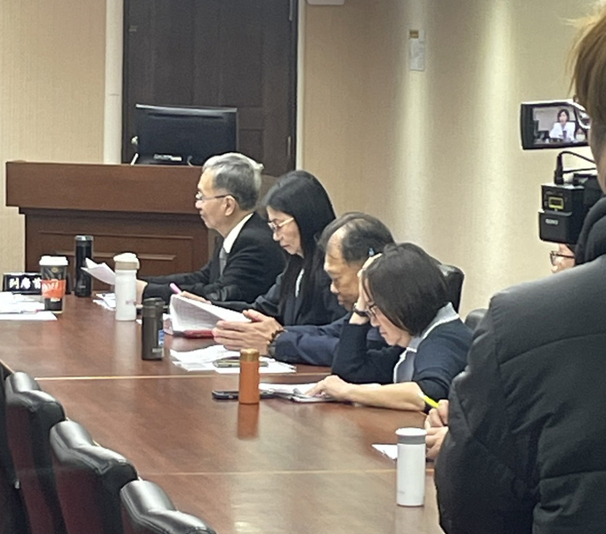 針對蘇丹紅事件,衛福部官員們列席接受質詢。(Photo by 簡嘉佑/台灣醒報)
