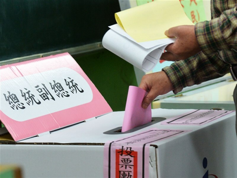 針對不在籍投票是否違憲?中國是否會介入?藍綠白近日激烈交鋒。(中央社)