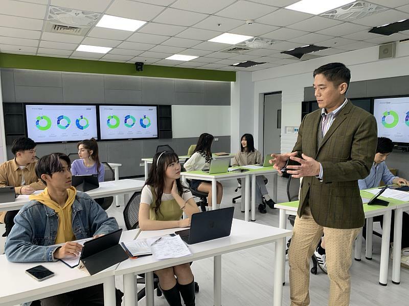 大學教授通常被視為一項享有盛譽且收入豐厚的職業,但現實中要微妙和複雜得多。(中央社)