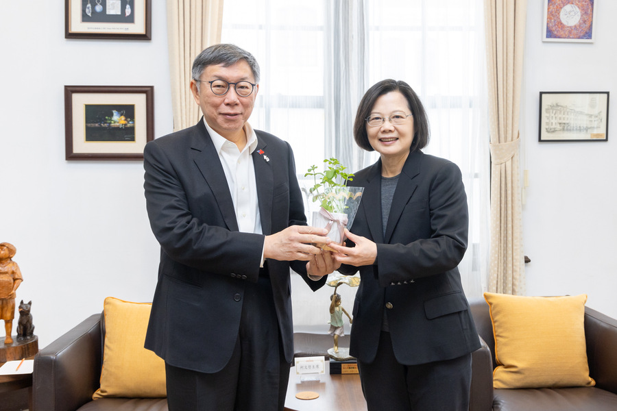 總統蔡英文14日與民眾黨主席柯文哲見面,為歷史性朝野政黨與國家領袖碰面。(Photo by 民眾黨團)