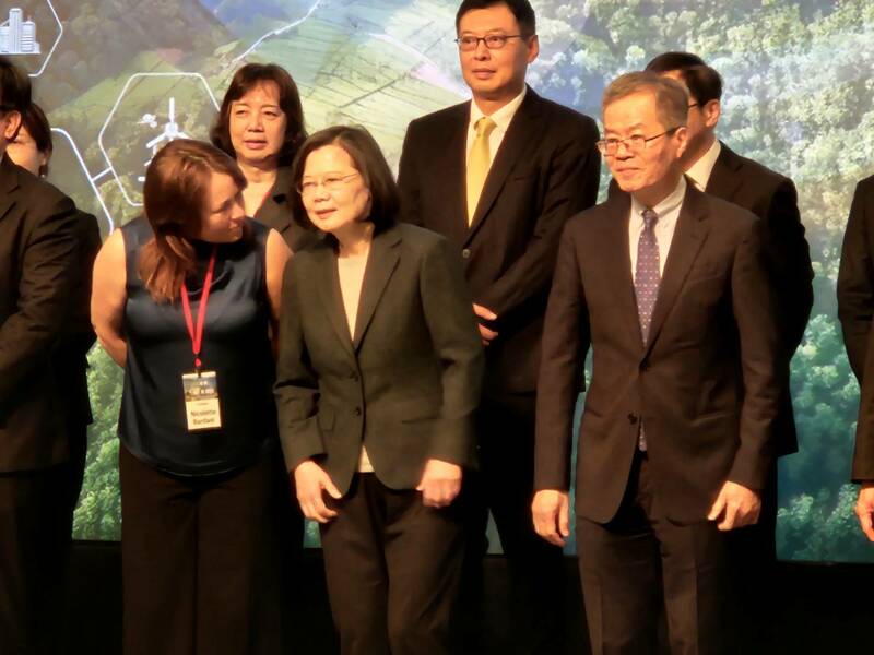 總統蔡英文18日出席永續高峰會時表示,政府會協助企業增加減碳誘因。(Photo by 呂翔禾/台灣醒報)