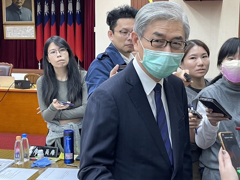 金管會主委黃天牧18日於立法院備詢說,ETF商品本身是中性,但問題在於業者未能充分揭露商品資訊,網紅誇大行銷的亂象。(Photo by 簡嘉佑/台灣醒報)