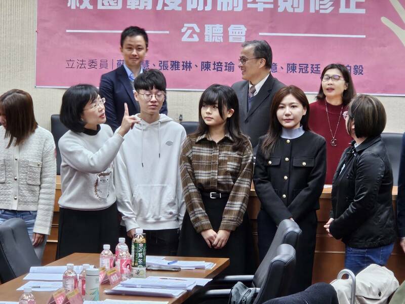 民進黨立委蘇巧慧19日舉行「校園霸凌防治準則修正」公聽會,專家學者討論校園霸凌的實務狀況與困難。(Photo by 呂翔禾/台灣醒報)