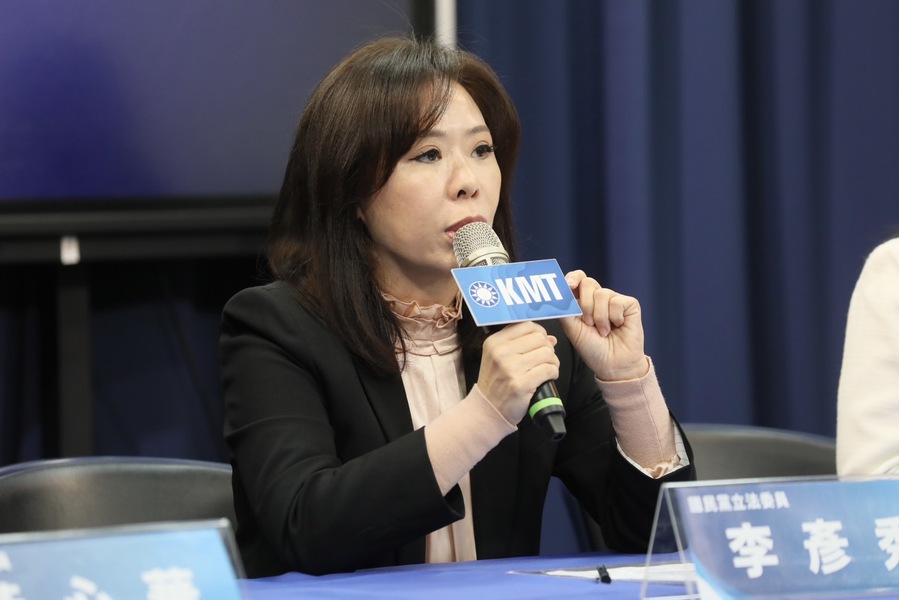 國民黨19日列舉衛福部在收出養、社工等方面的缺失,呼籲中央與地方一起強化社會安全網。(國民黨提供)