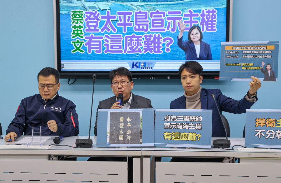 國民黨立法院黨團19日舉行記者會,立委羅智強(左起)、林思銘、羅廷瑋等人出席,呼籲總統蔡英文應在任期結束前至太平島宣示主權。(中央社)