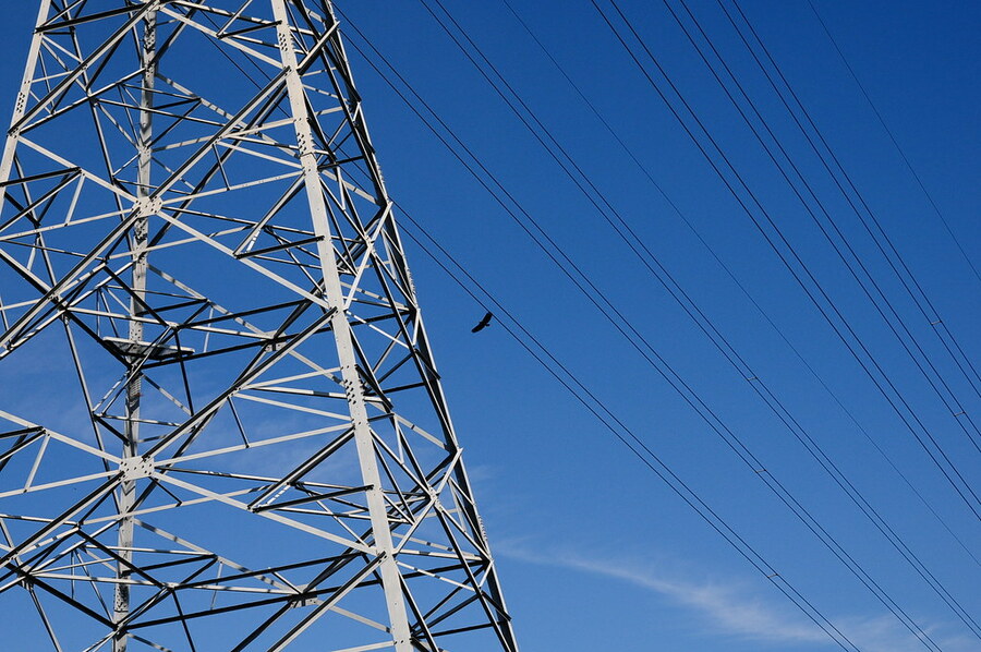 經濟部日前宣布4月1日起平均調漲電價11%,台經院估計影響不如預期大,今年經濟成長仍能保三。(Photo by Dada's life on Flickr under C.C. License)