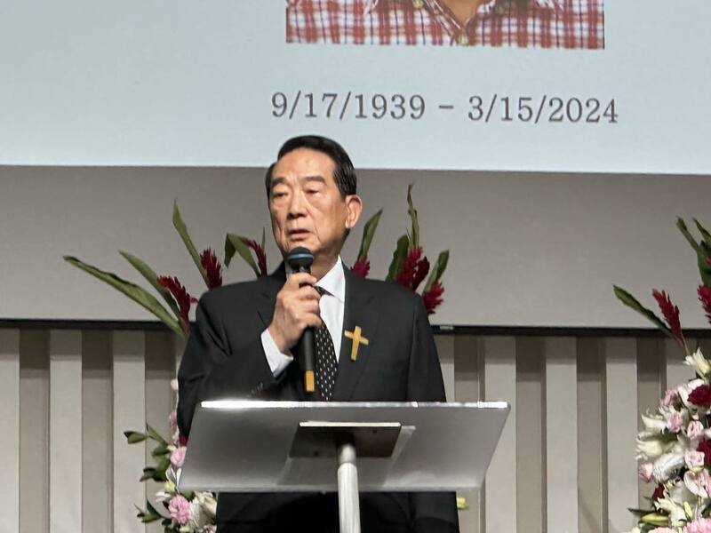 宋楚瑜長年的長官、親民黨主席宋楚瑜親往悼念致詞,感念他過去以燦然文采,充分發揮政府與民間溝通的橋樑。(林意玲攝)