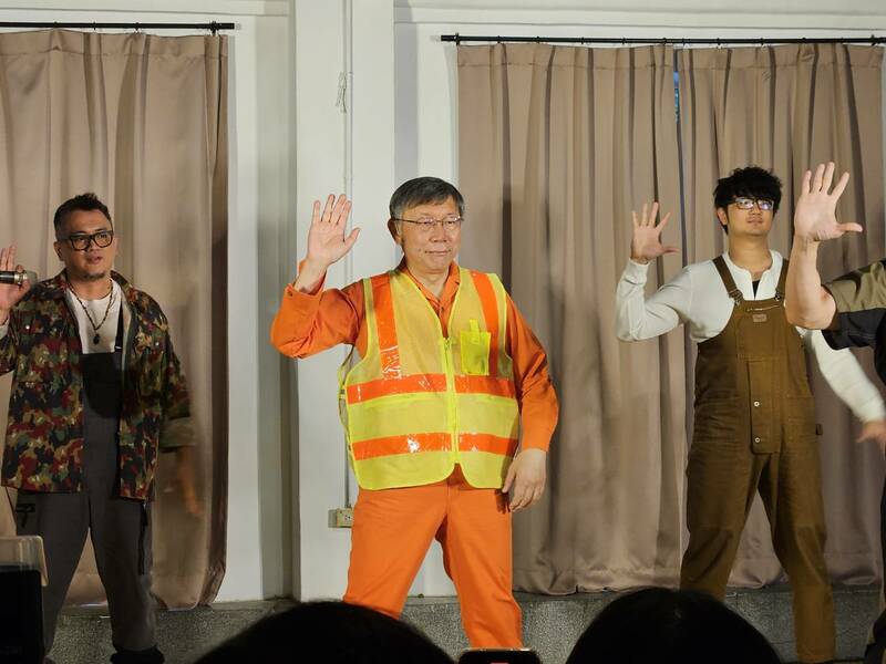 柯文哲27日宣布,客串賴佩霞演出的音樂劇《倒垃圾》。(Photo by 呂翔禾/台灣醒報)