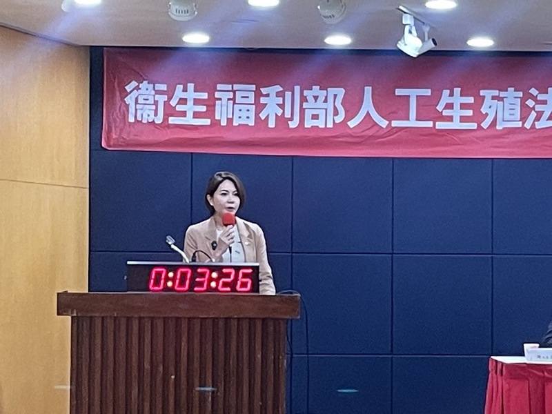 國民黨立委陳菁徽28日於人工生殖公聽會,支持人工生殖修法。(Photo by 簡嘉佑/台灣醒報)