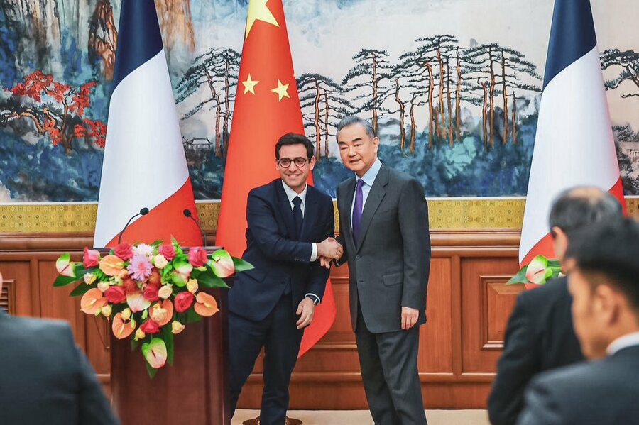 中法外交部長先在北京會面,討論兩國領袖碰面事宜,但法方也呼籲中國要在俄烏戰爭表態。(@steph_sejourne via X)
