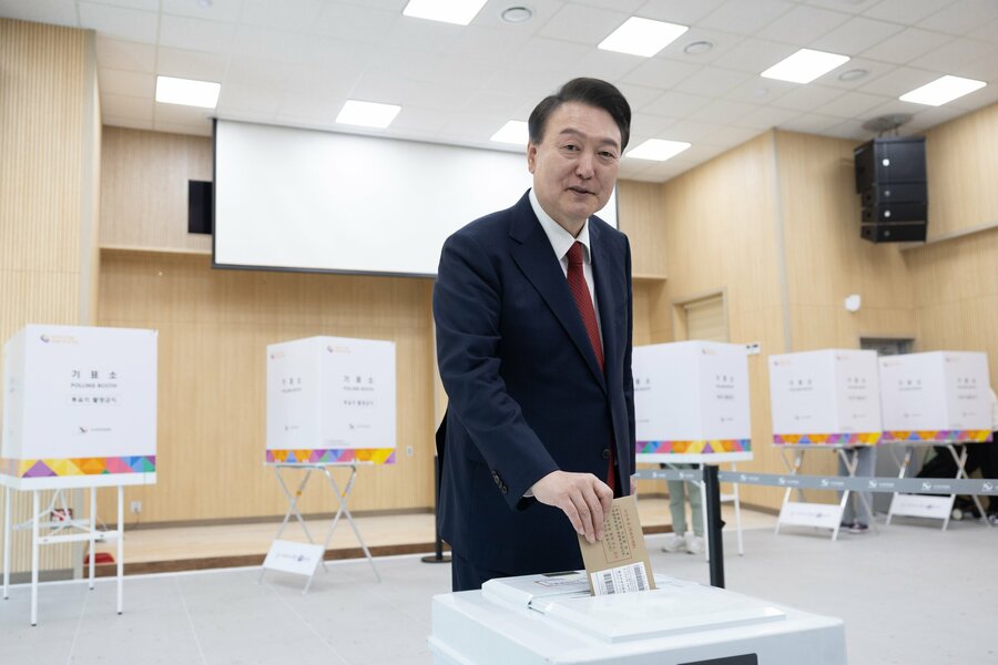 南韓總統尹錫悅下周將迎來國會議員選舉期中考,外界認為選民對經濟的關心將會是主要變因。(@President_KR via X)