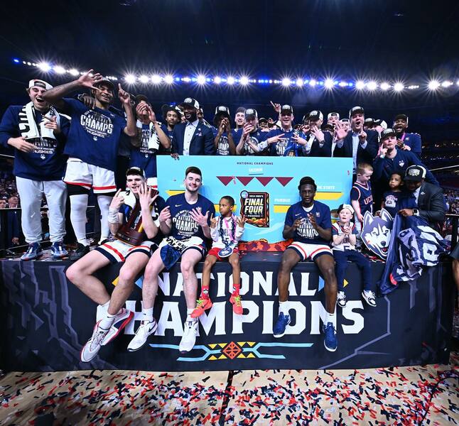 三月瘋男籃出現二連霸強權!康乃狄克大學一路輾壓奪冠。(photo from UConn Huskies Facebook Officials)