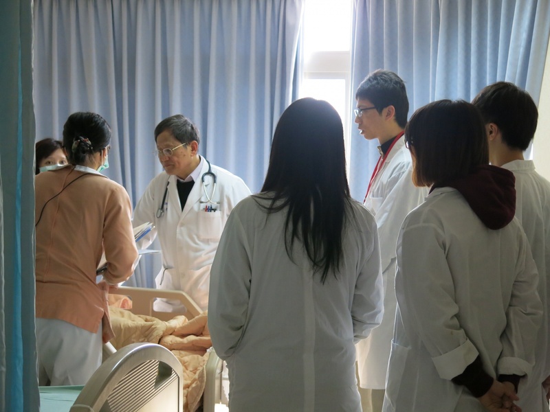 醫師、醫療團隊與病人之間,關係並不是如此,並沒有「病人永遠是對的」這回事。(網路截圖)