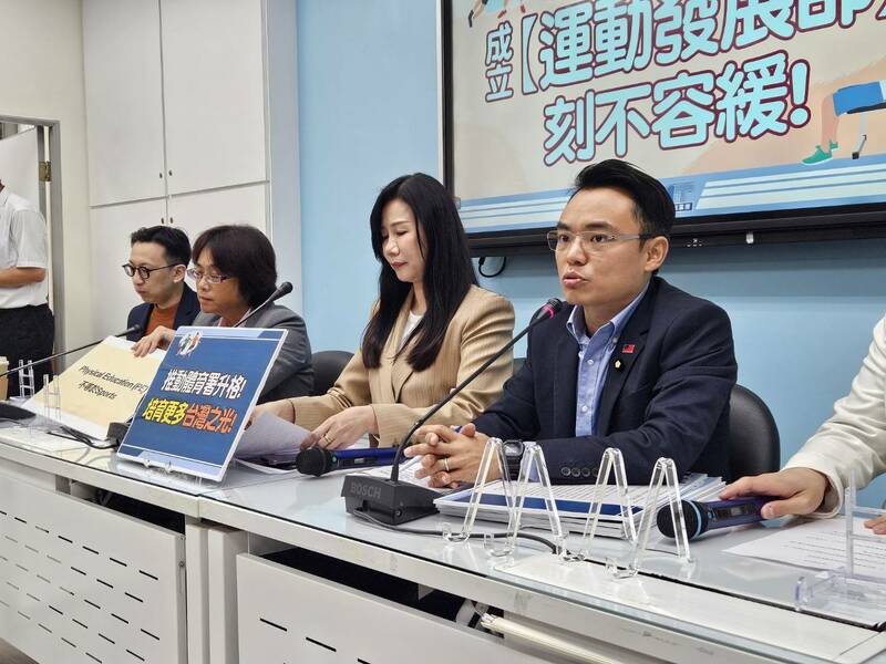 國民黨立委洪孟楷、萬美玲等人18日呼籲政府,儘速籌畫運動發展部成立。(Photo by 呂翔禾/台灣醒報)