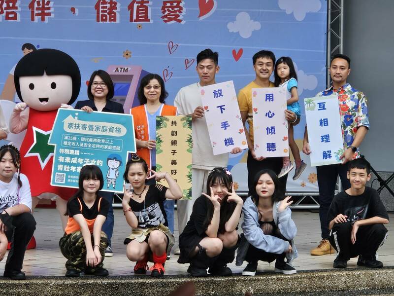 家扶基金會28日舉辦兒少宣導活動,盼宣傳兒少保護知識,招募寄養家庭。(Photo by 呂翔禾/台灣醒報)