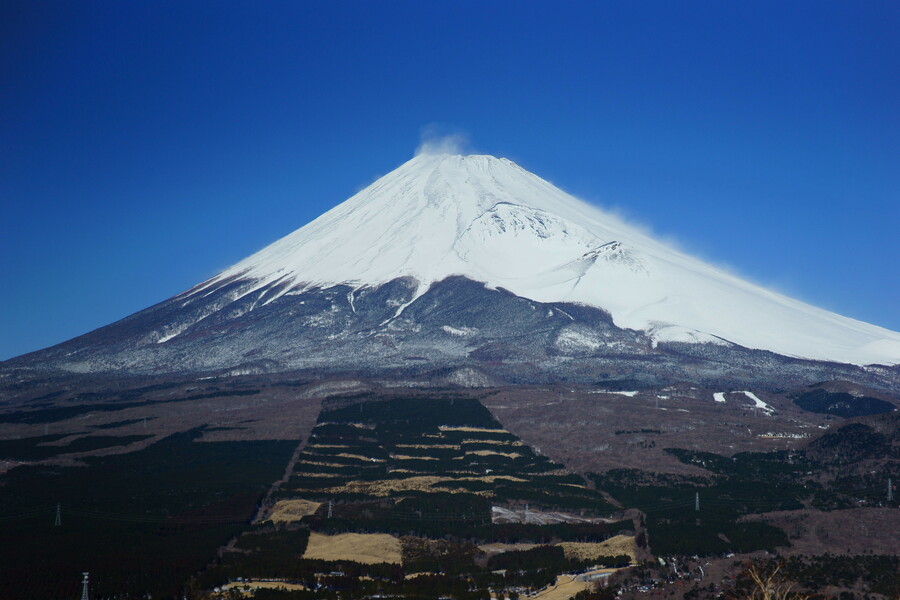 日本政府決定在知名景點增設遮擋板,減少國際觀光客的合照亂象。(Photo by peaceful-jp-scenery on Flickr under C.C. License)