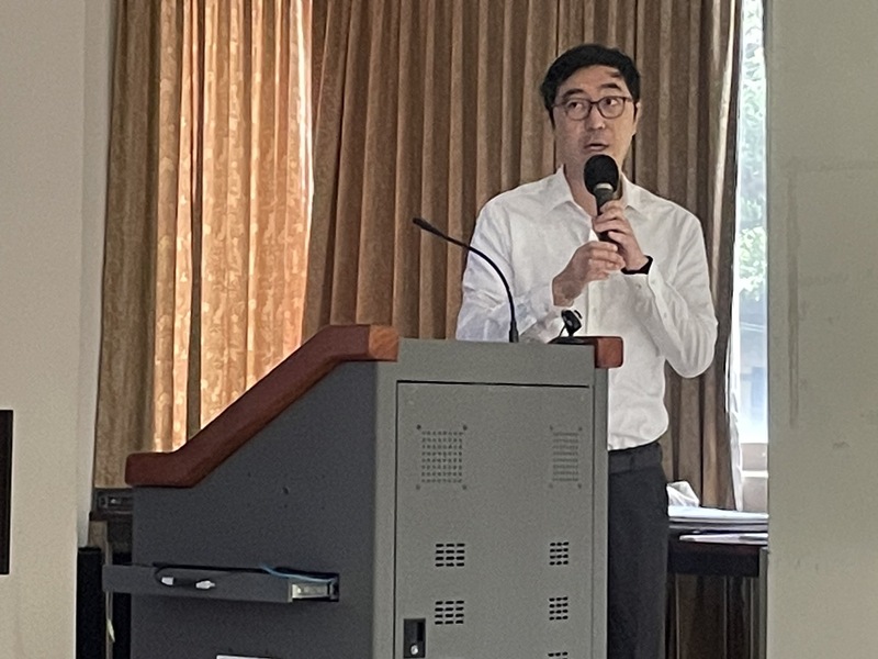 西園醫院醫師徐伯誠28日於FFN Taiwan成立大會指出,討論到骨折問題時,都會強調骨質疏鬆的藥物治療,加上復健領域的專業治療。(Photo by 簡嘉佑/台灣醒報)