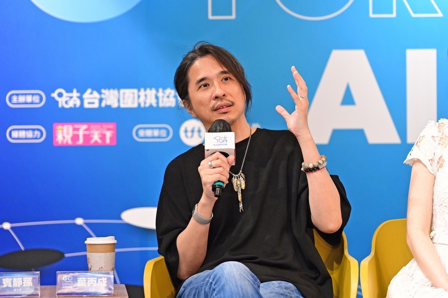 翻轉教育推動者葉丙成擔任教務部政次,引發教師、學生擔憂,他將強勢推動「翻轉教育」或「實驗教育」。(臉書截圖)
