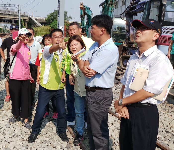 針對國民黨立委訪中,民進黨立委與學者則認為,兩岸關係惡化是因為中國對我壓迫,先減少壓迫才有交流空間。(高雄小金剛許智傑臉書)