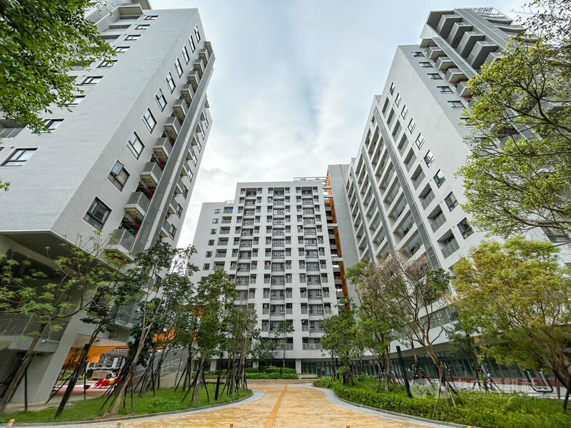 訂定住宅建設專法,透過土地供應及建築融資制度,擴大公、私部門住宅建設,協助民間興建合宜價位住宅,才是正道。(中央社)