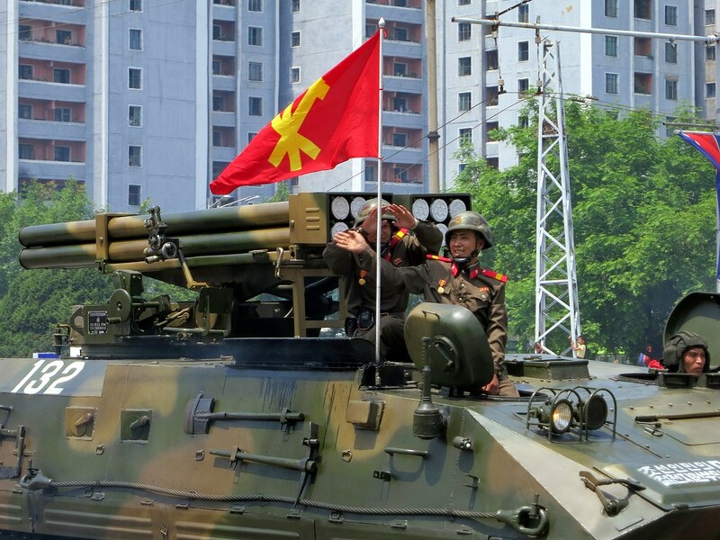 北韓恐將成為中國、伊朗與俄羅斯的主要軍武供應國,而武器許多零件也來自西方,也顯示目前制裁成效有限。(Wikimedia Commons)