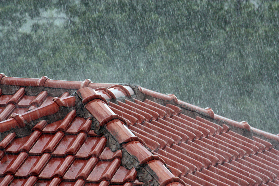 中央氣象署表示,6日到鋒面掠過,中部以北不僅有短暫陣雨,還會出現午後雷陣雨的狀況。(本報資料照)