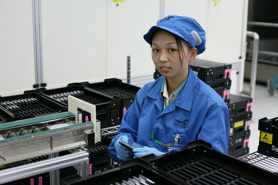 為保障產後女性就業機會,中國各省鼓勵企業開設兼顧育兒的「媽媽崗」,促進育兒婦女重回職場工作。(維基百科)