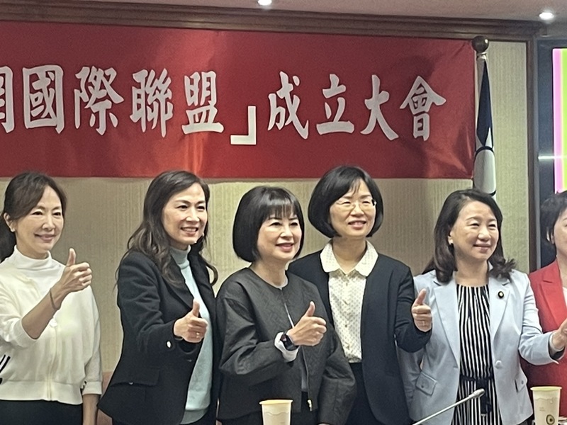 「台灣社會安全網國際聯盟」13日成立,數十位社福單位代表一同到場支持。(Photo by 簡嘉佑/台灣醒報)