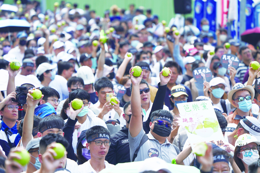 民眾黨19日舉行「草根決心行動」,現場超過8千位民眾相挺。(Photo by 呂翔禾/台灣醒報)