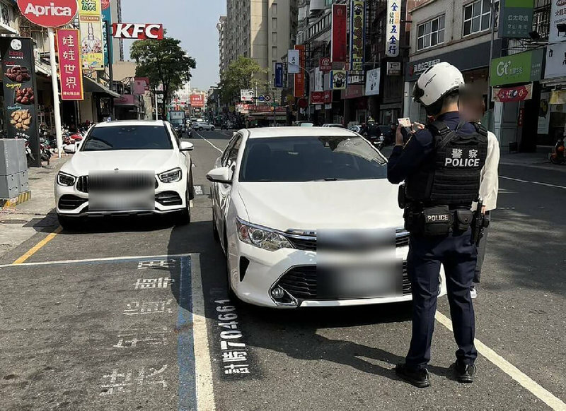 新北市北大社區居住約6萬人,統計1年被開立違規停車罰單破萬張,平均1天達28.7張(中央社)