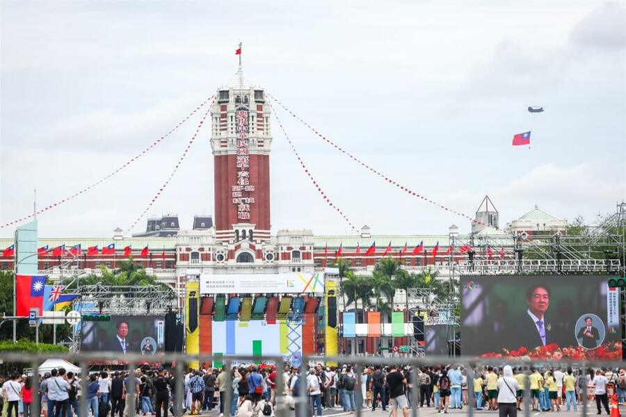 總統賴清德20日在就職演說指出,與中國可先從重啟雙邊對等的觀光旅遊,以及學位生來台就學開始恢復互動。(中央社)