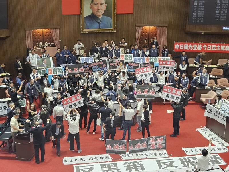 國會改革21日下午討論到第29條之1時,暫時宣布休息協商。(Photo by 呂翔禾/台灣醒報)