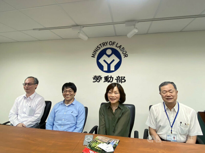 新任勞動部長何佩珊,近日被媒體問到勞保改革的進度,表示「撥補就是改革」、希望「撥補可以增加到1200億元」,引發輿論炸鍋的反應。(中央社)