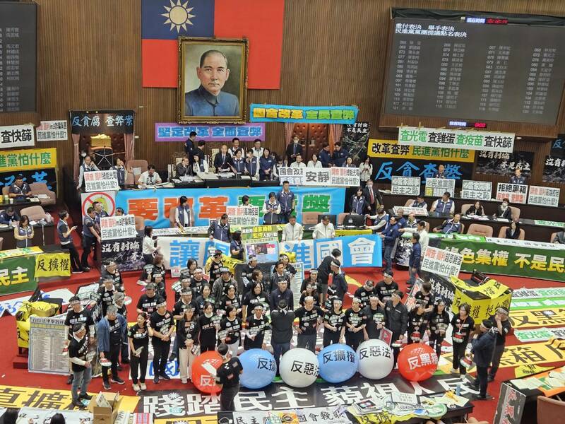 立法院歷經4次院會,28日終於將《立法院職權行使法》三讀通過。(Photo by 呂翔禾/台灣醒報)
