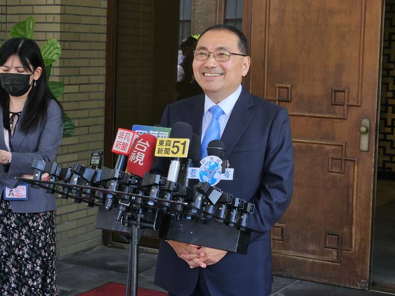 新北市長侯友宜30日受訪時強調,希望中央能開放兩岸觀光,還有整合捷運公司建設。(Photo by 呂翔禾/台灣醒報)