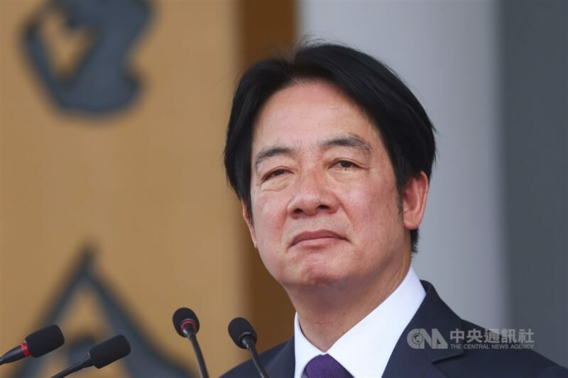 總統賴清德16日在陸軍官校黃埔建校百周年慶上致詞時,將「黃埔精神」定義為「為中華民國生存發展而戰」。(中央社)