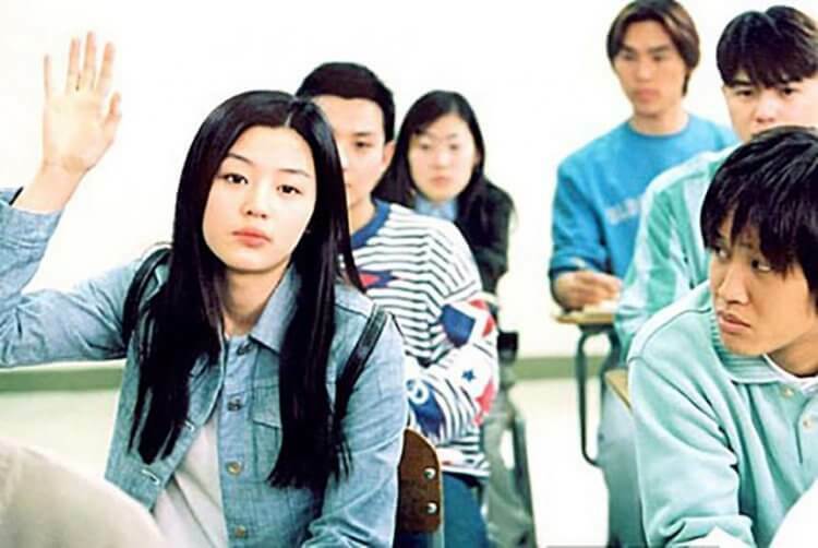 智賢主演的韓片愛情喜劇片《我的野蠻女友》,於2001年廣泛打入亞洲電影市場。(網路截圖)