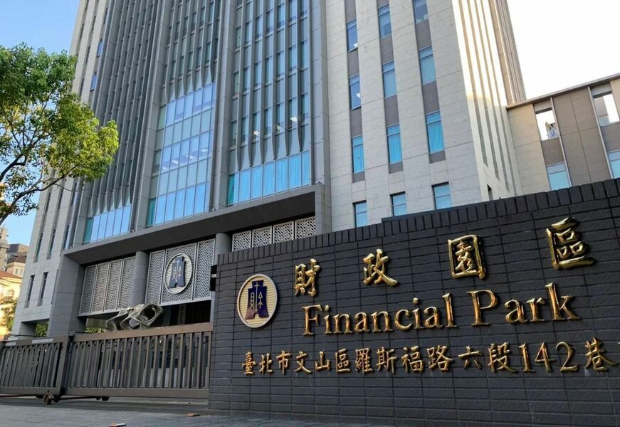 公家機關制訂的規章,經常繁複、不知變通又不合時宜,沒有設身處地為百姓著想。(網路截圖)