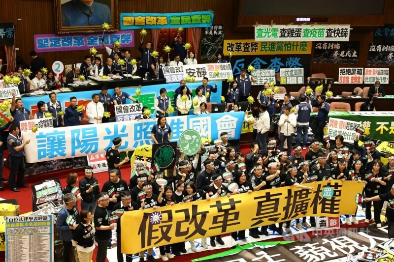 總統賴清德宣布對國會改革法案釋憲,未來的政治動盪似乎只會愈來愈激烈。(中央社)