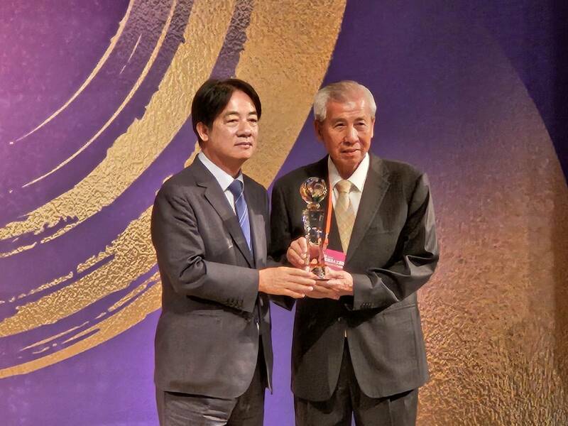 總統賴清德26日頒獎給反毒有功團體與人士,並宣示要打黑以清除毒品源頭。(Photo by 呂翔禾/台灣醒報)